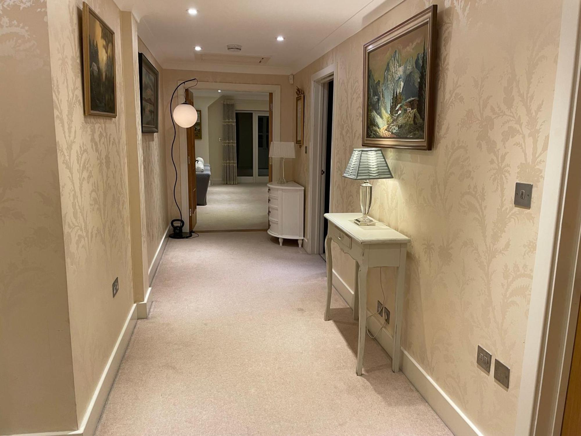 Top Floor En-Suite Double Bedrooms With Great View Of Windsor Castle & Free Parking المظهر الخارجي الصورة