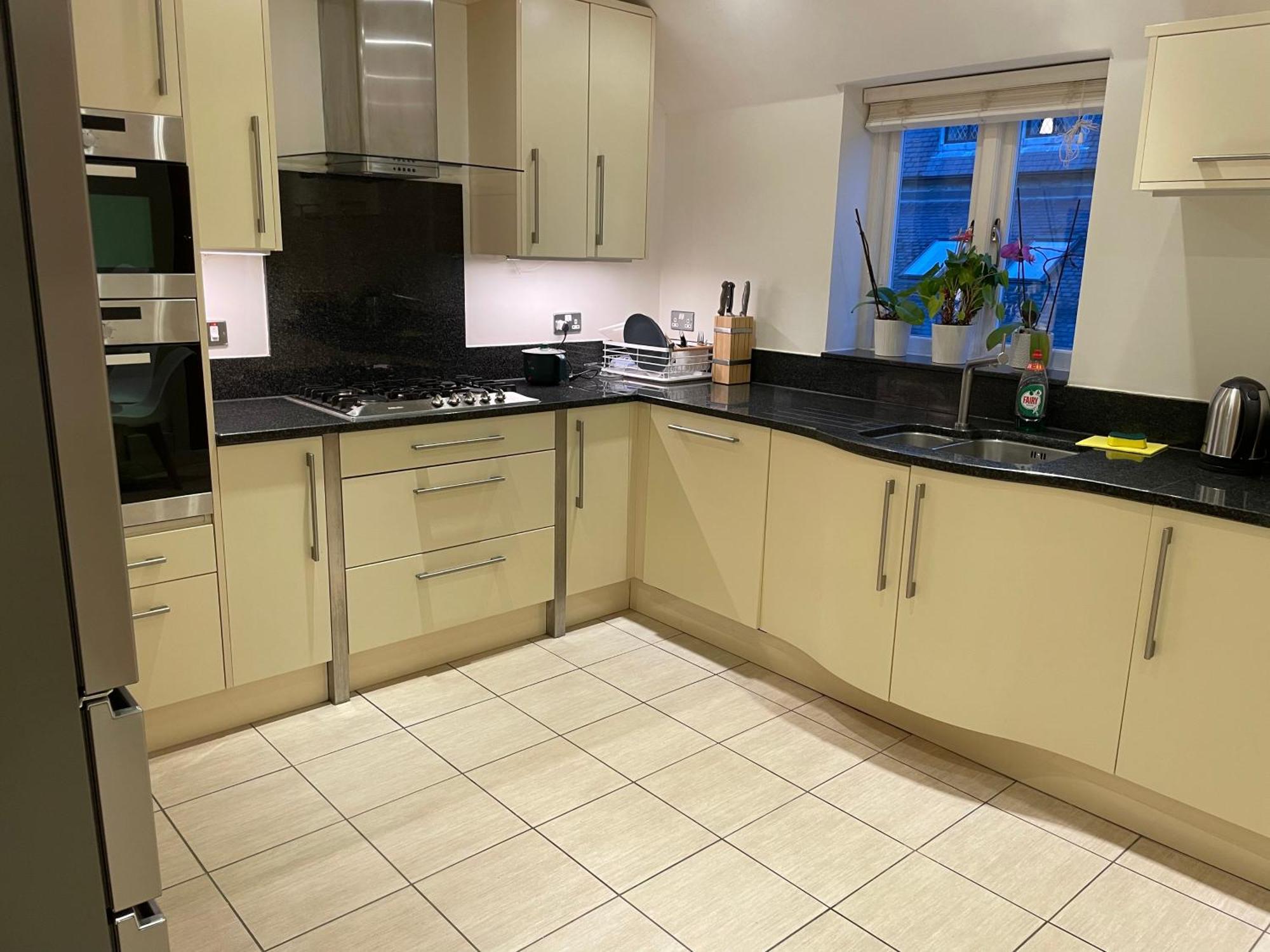 Top Floor En-Suite Double Bedrooms With Great View Of Windsor Castle & Free Parking المظهر الخارجي الصورة