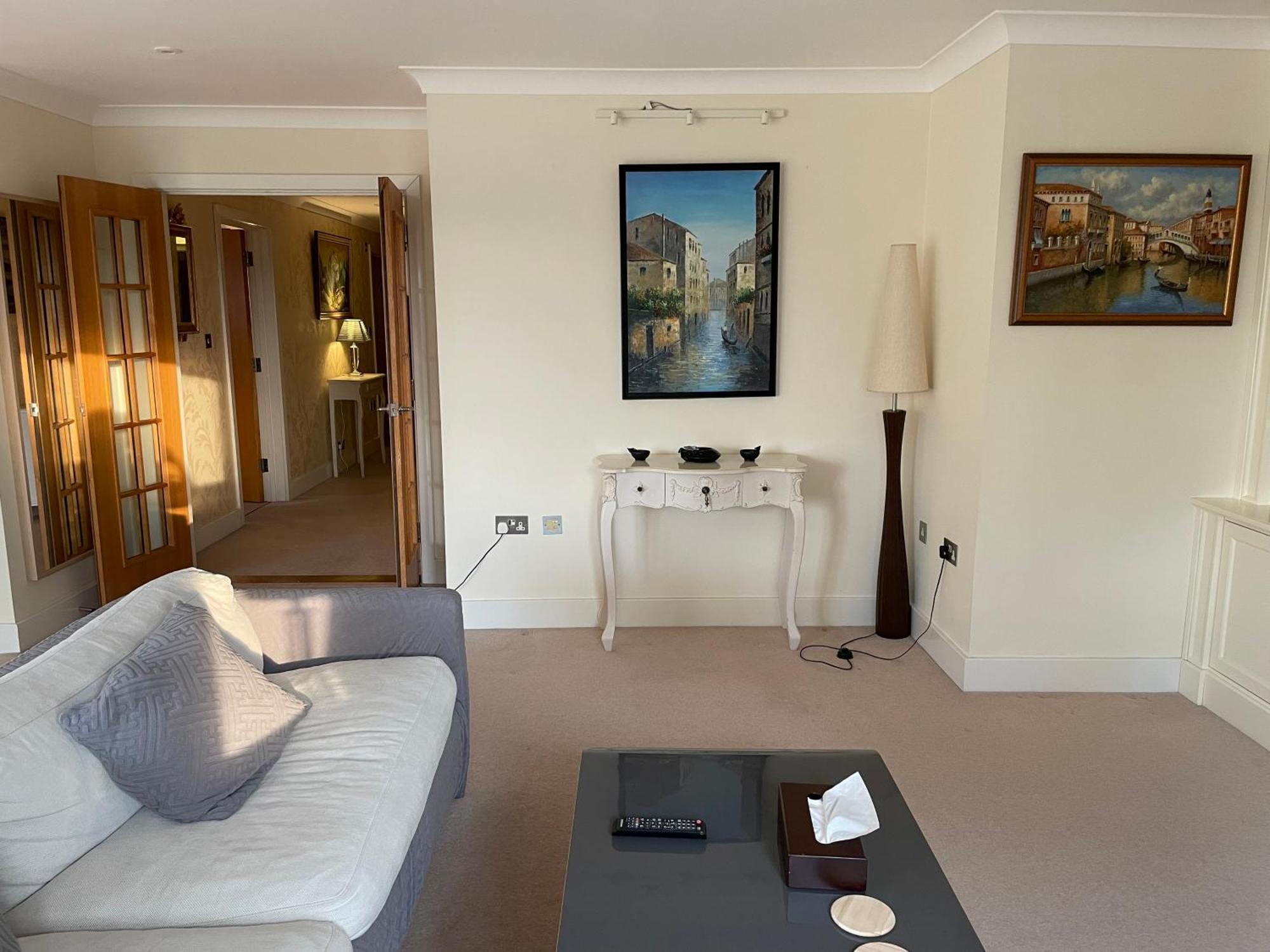 Top Floor En-Suite Double Bedrooms With Great View Of Windsor Castle & Free Parking المظهر الخارجي الصورة