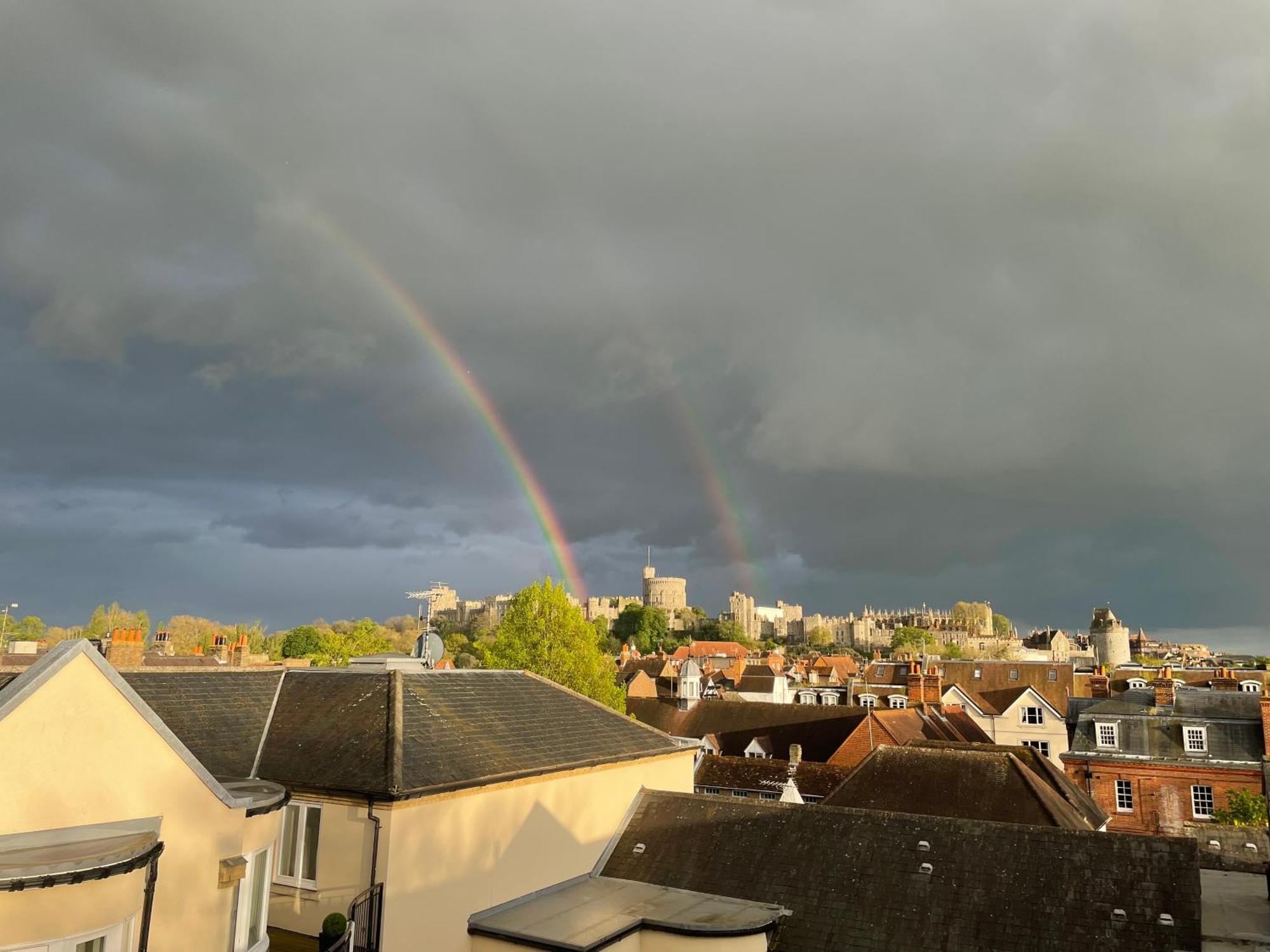 Top Floor En-Suite Double Bedrooms With Great View Of Windsor Castle & Free Parking المظهر الخارجي الصورة