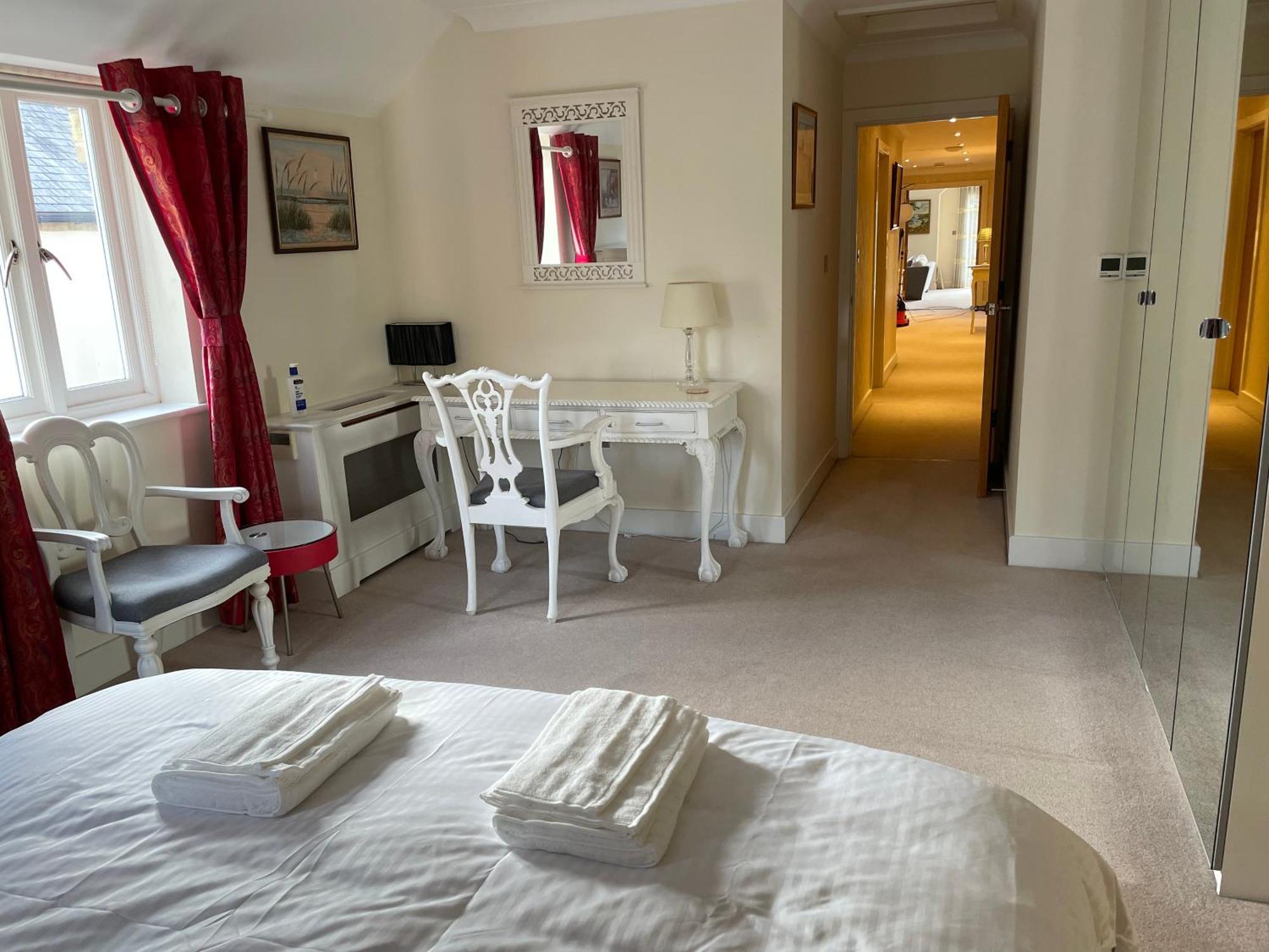 Top Floor En-Suite Double Bedrooms With Great View Of Windsor Castle & Free Parking المظهر الخارجي الصورة