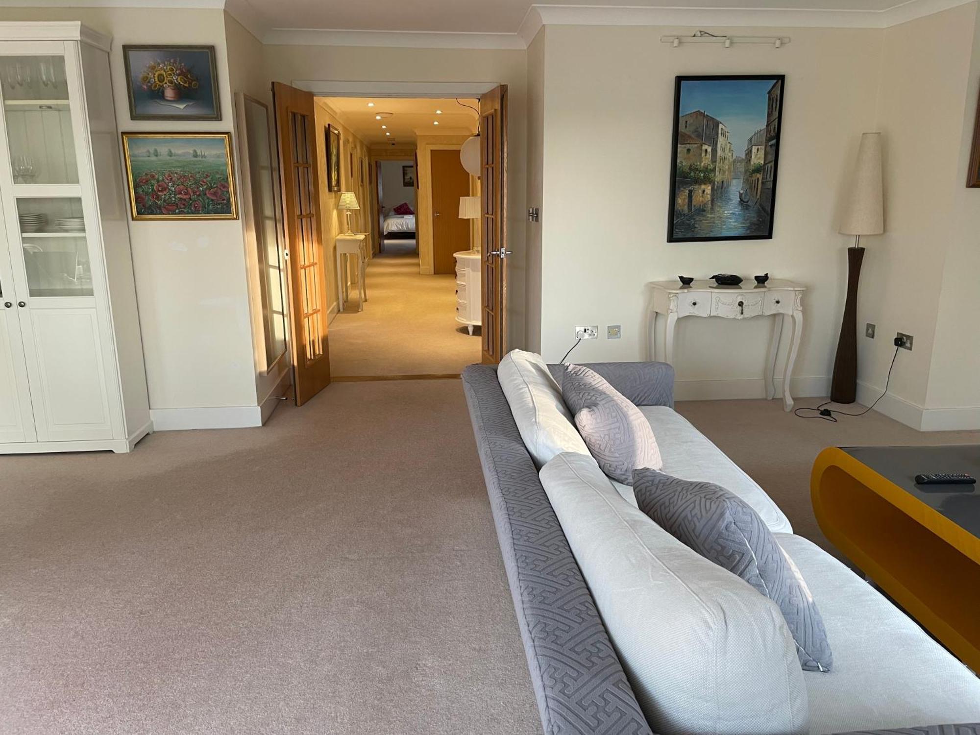 Top Floor En-Suite Double Bedrooms With Great View Of Windsor Castle & Free Parking المظهر الخارجي الصورة