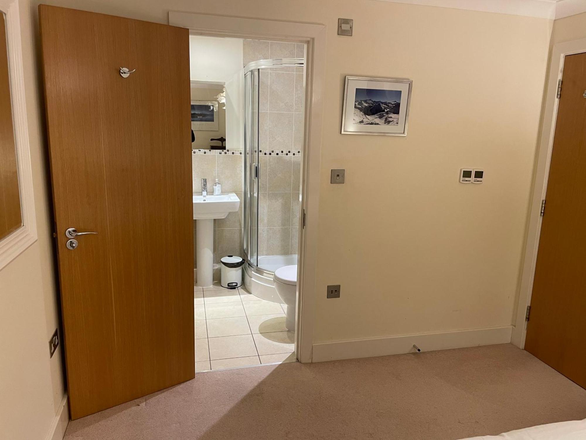 Top Floor En-Suite Double Bedrooms With Great View Of Windsor Castle & Free Parking المظهر الخارجي الصورة