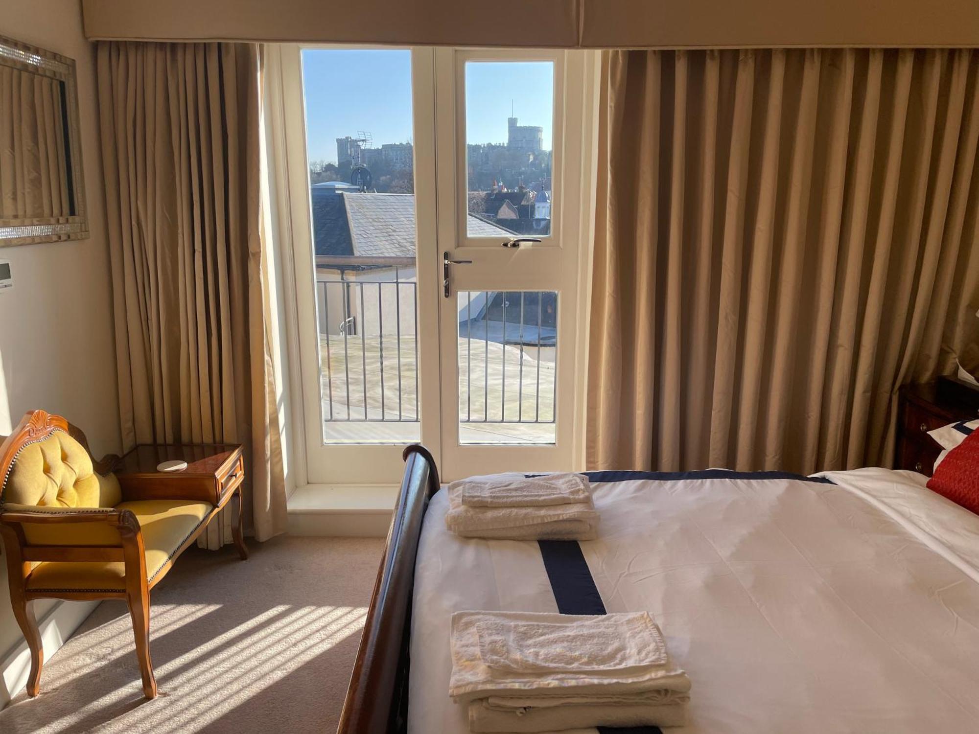 Top Floor En-Suite Double Bedrooms With Great View Of Windsor Castle & Free Parking المظهر الخارجي الصورة