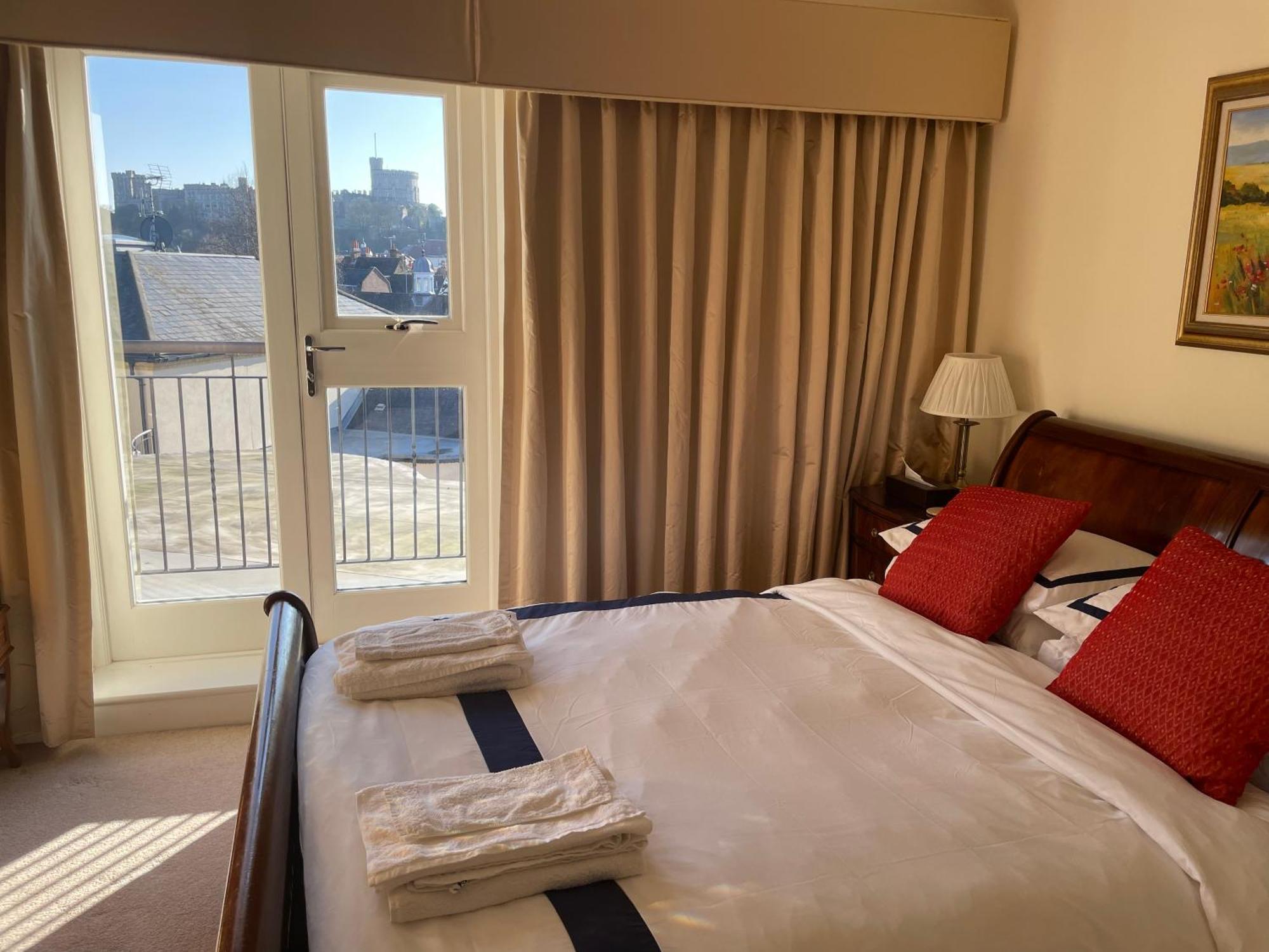 Top Floor En-Suite Double Bedrooms With Great View Of Windsor Castle & Free Parking المظهر الخارجي الصورة