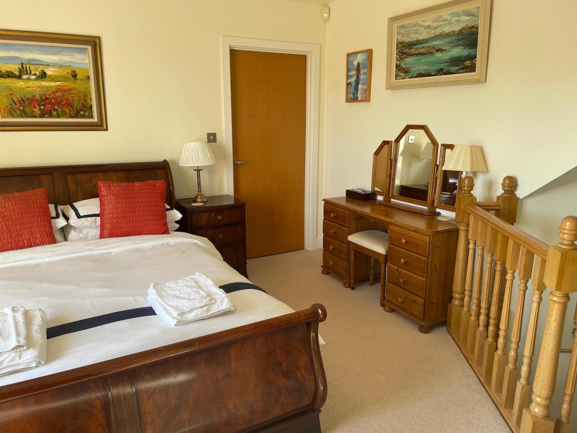 Top Floor En-Suite Double Bedrooms With Great View Of Windsor Castle & Free Parking المظهر الخارجي الصورة