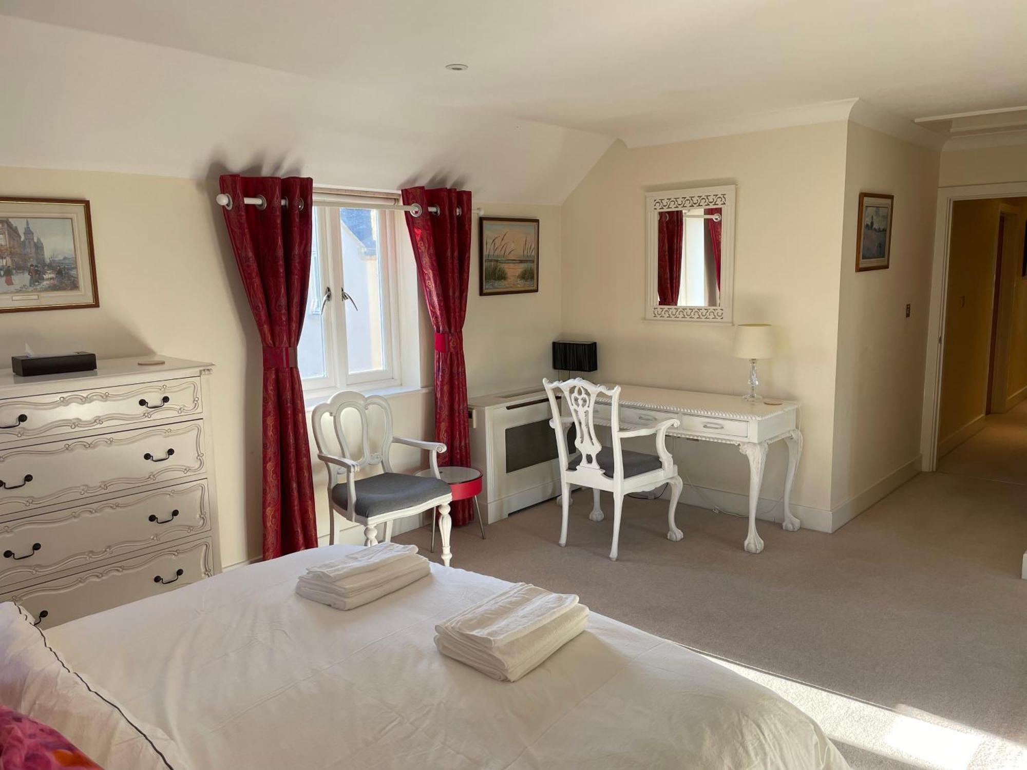 Top Floor En-Suite Double Bedrooms With Great View Of Windsor Castle & Free Parking المظهر الخارجي الصورة