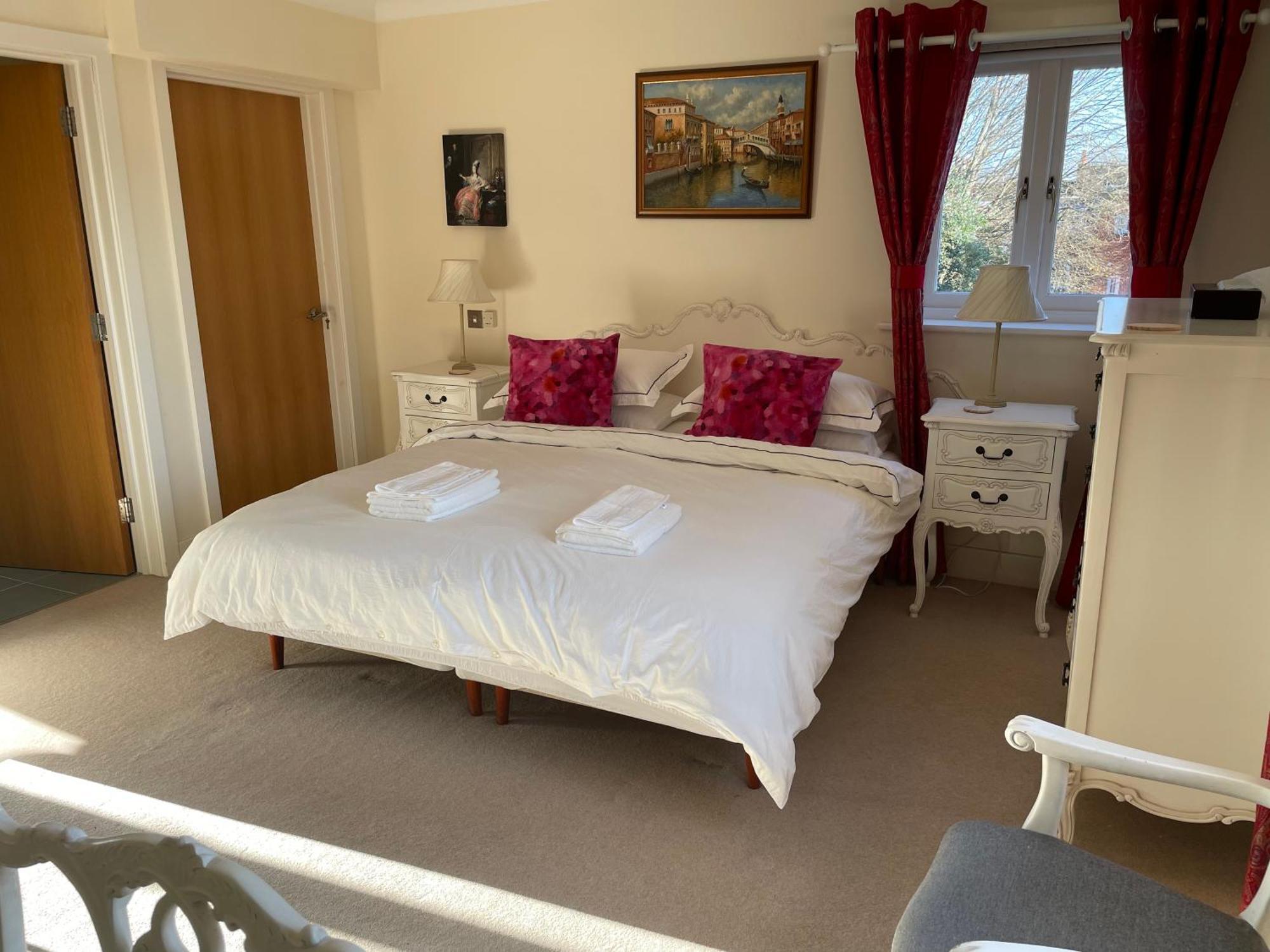 Top Floor En-Suite Double Bedrooms With Great View Of Windsor Castle & Free Parking المظهر الخارجي الصورة
