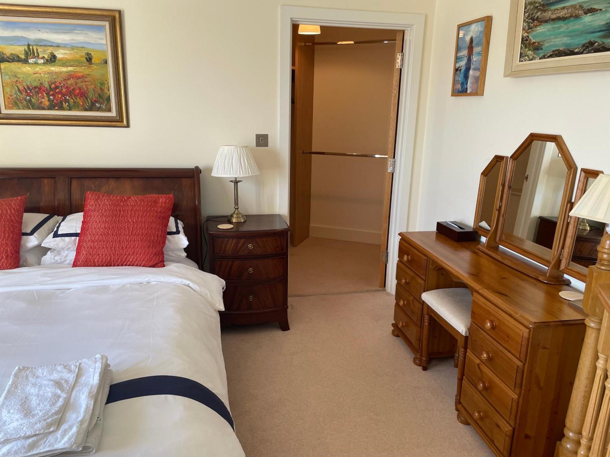 Top Floor En-Suite Double Bedrooms With Great View Of Windsor Castle & Free Parking المظهر الخارجي الصورة