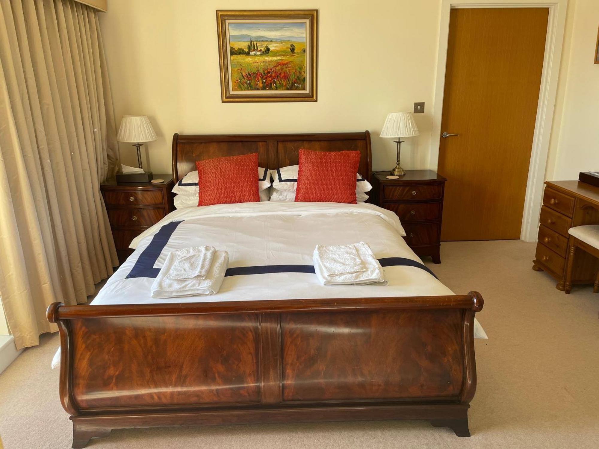 Top Floor En-Suite Double Bedrooms With Great View Of Windsor Castle & Free Parking المظهر الخارجي الصورة