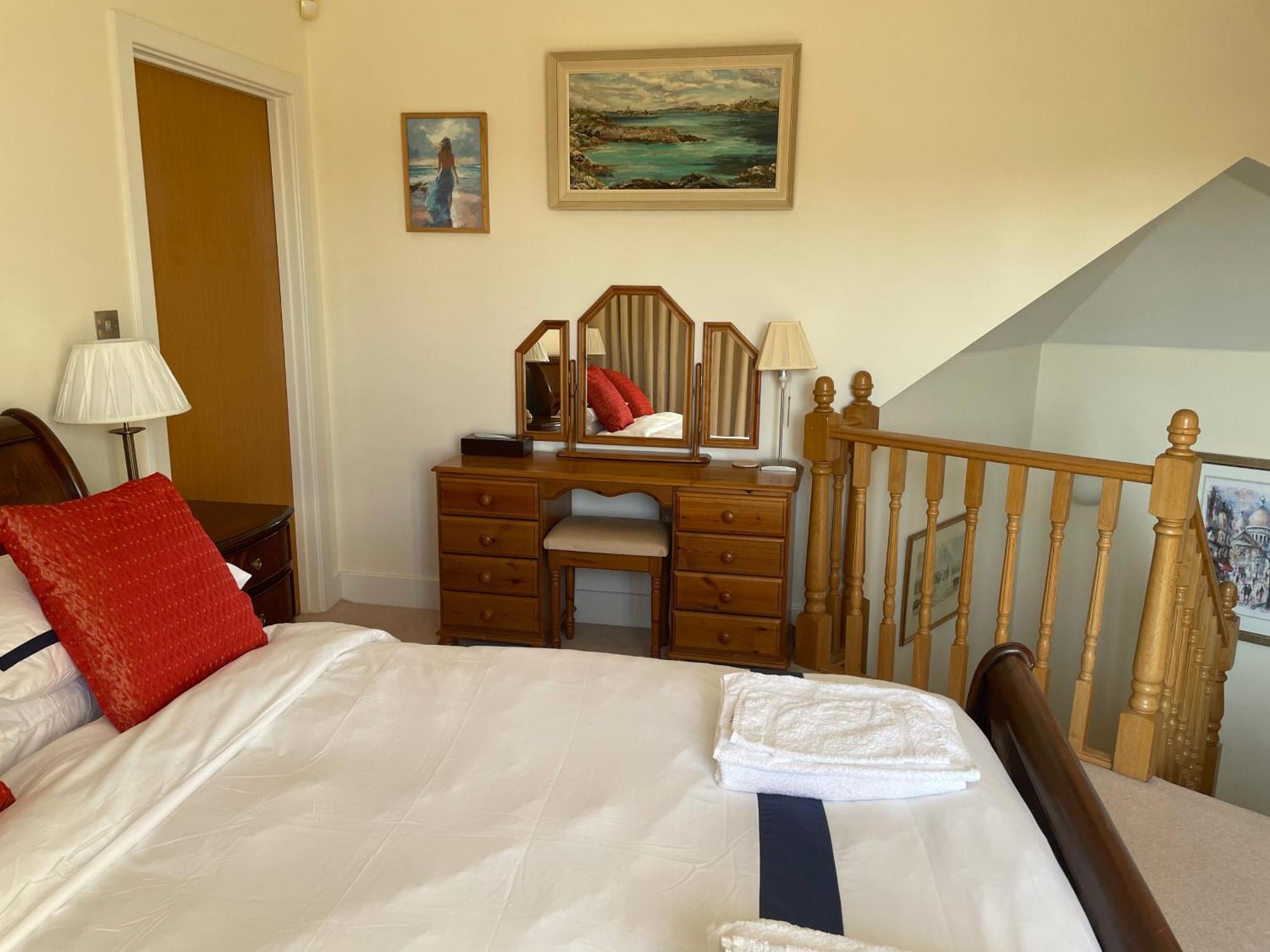 Top Floor En-Suite Double Bedrooms With Great View Of Windsor Castle & Free Parking المظهر الخارجي الصورة