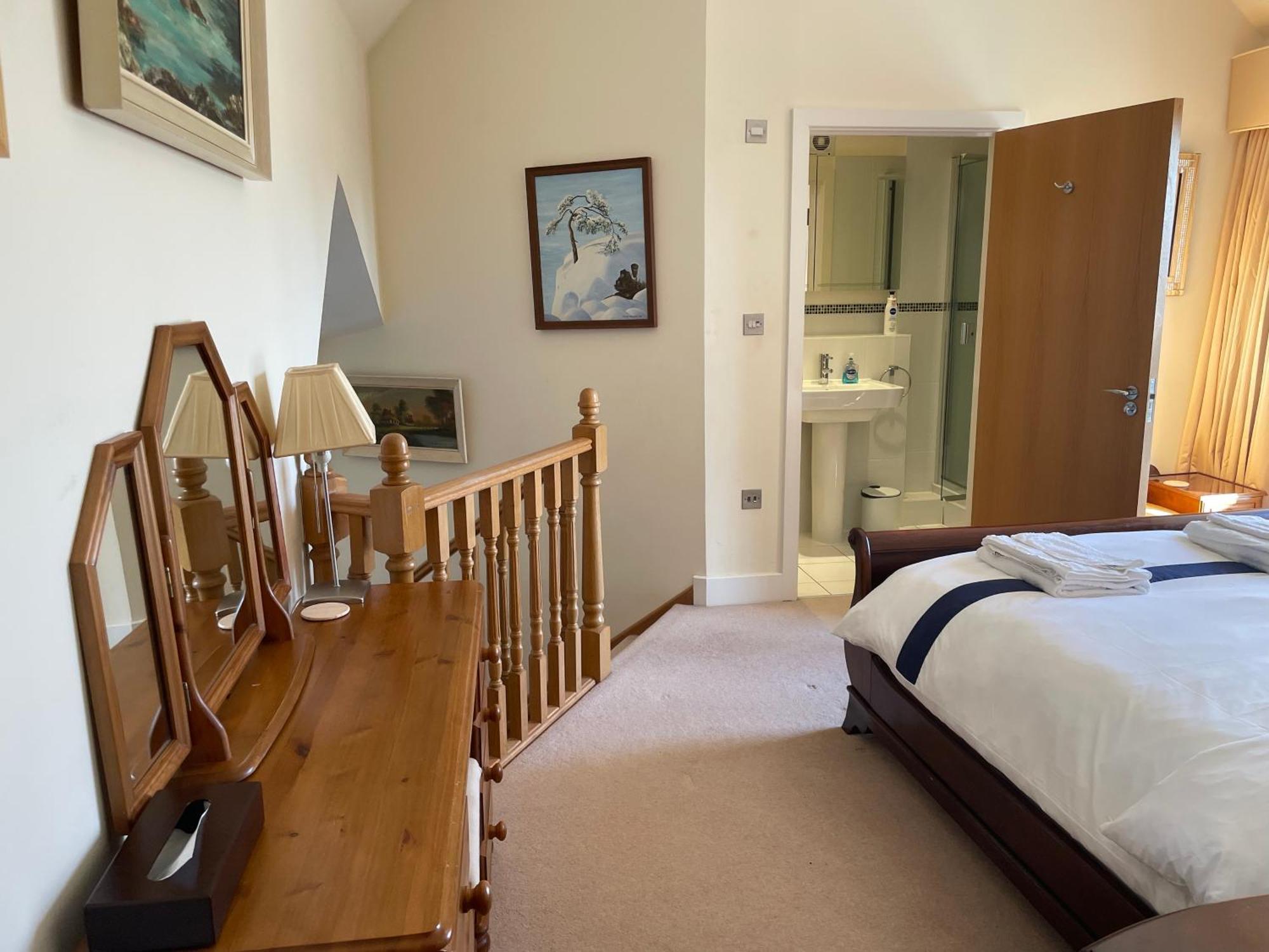 Top Floor En-Suite Double Bedrooms With Great View Of Windsor Castle & Free Parking المظهر الخارجي الصورة