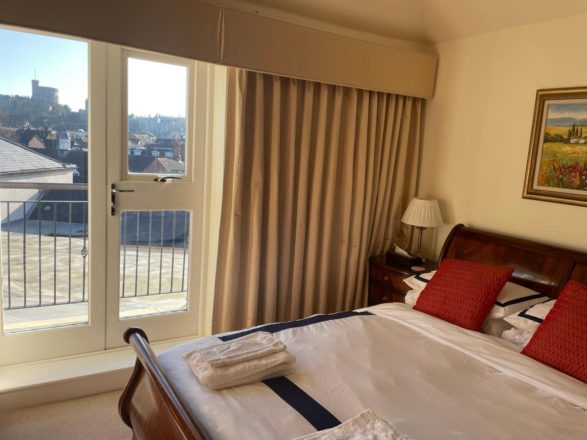 Top Floor En-Suite Double Bedrooms With Great View Of Windsor Castle & Free Parking المظهر الخارجي الصورة