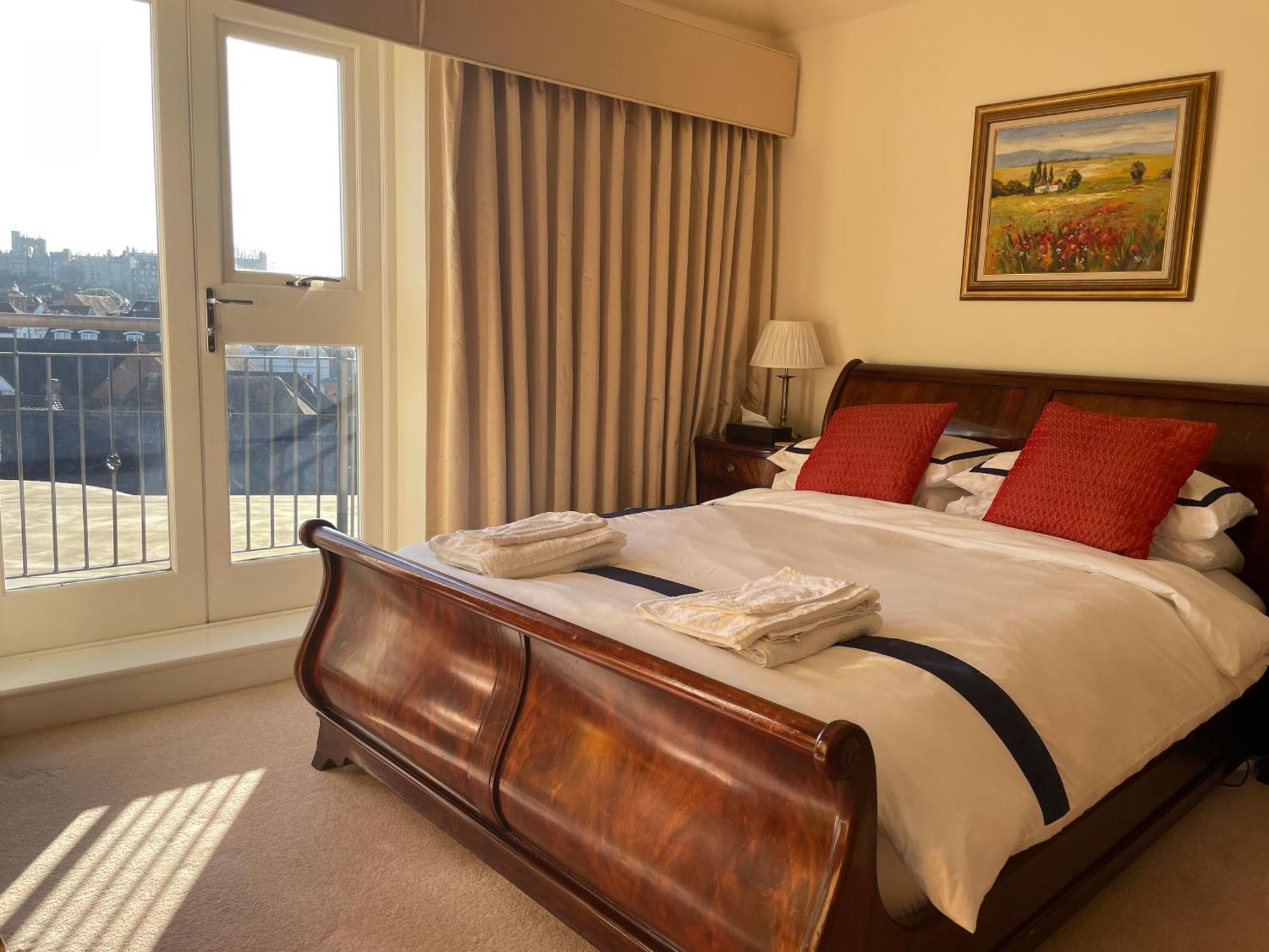 Top Floor En-Suite Double Bedrooms With Great View Of Windsor Castle & Free Parking المظهر الخارجي الصورة