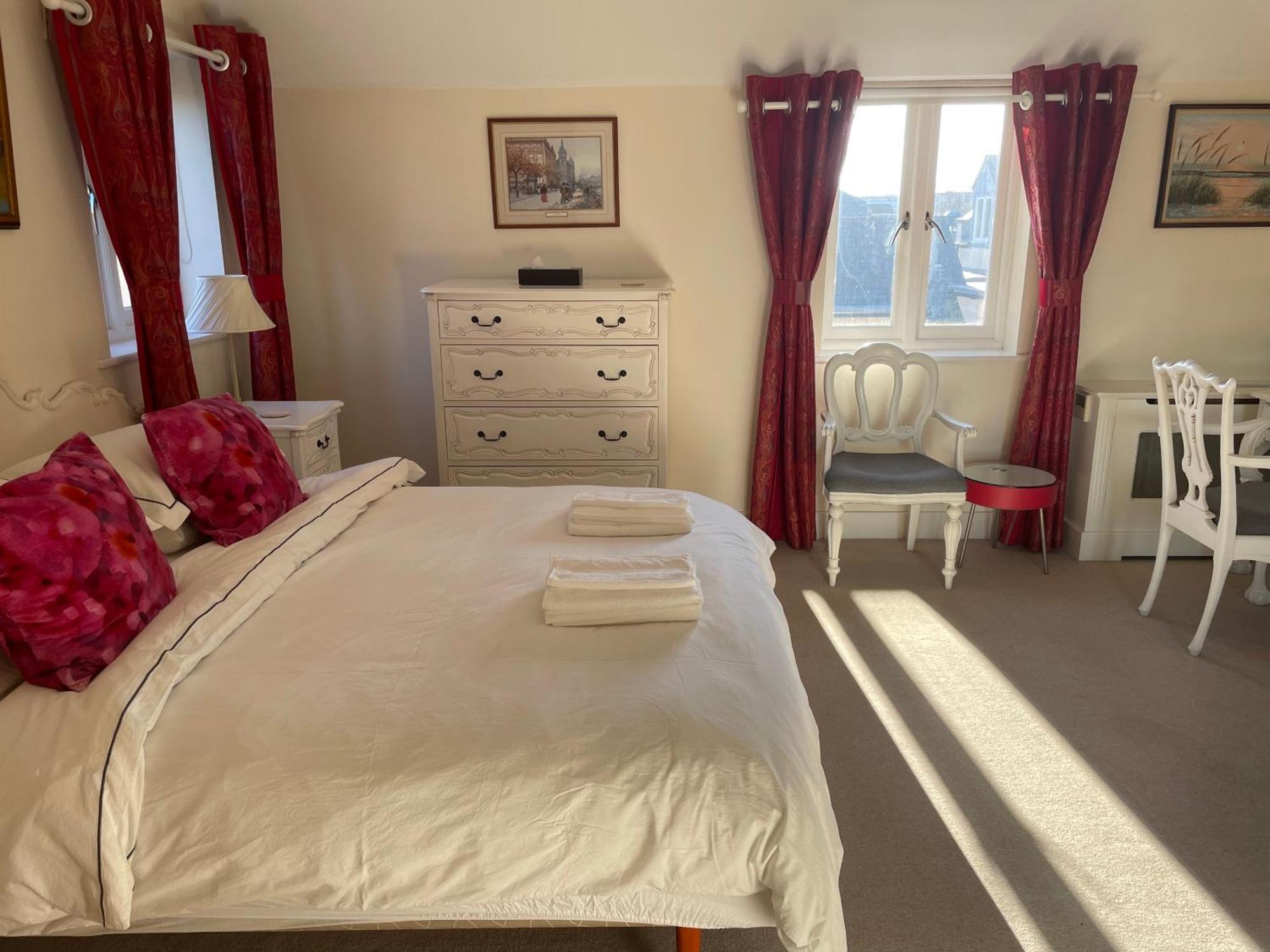 Top Floor En-Suite Double Bedrooms With Great View Of Windsor Castle & Free Parking المظهر الخارجي الصورة