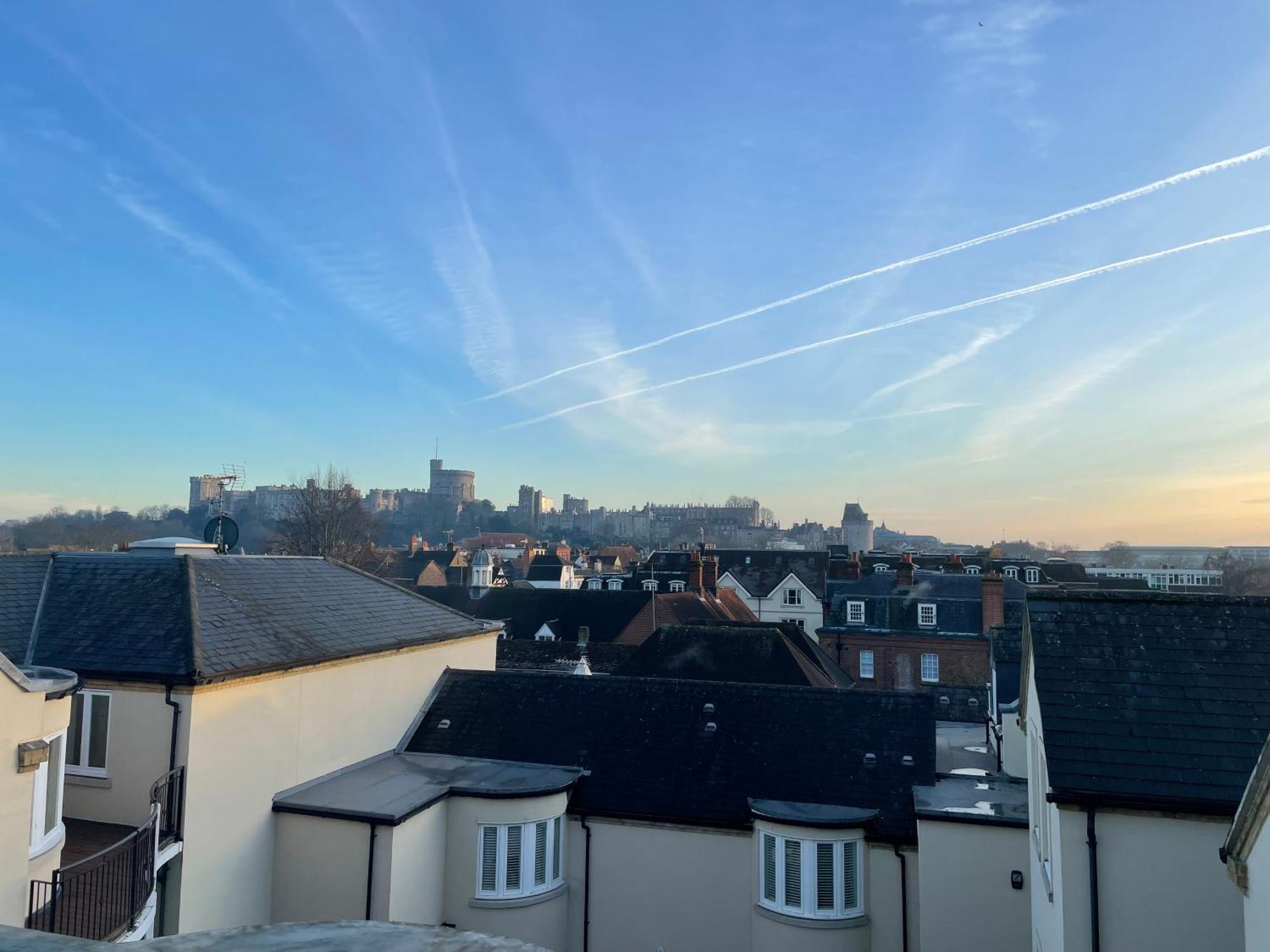 Top Floor En-Suite Double Bedrooms With Great View Of Windsor Castle & Free Parking المظهر الخارجي الصورة