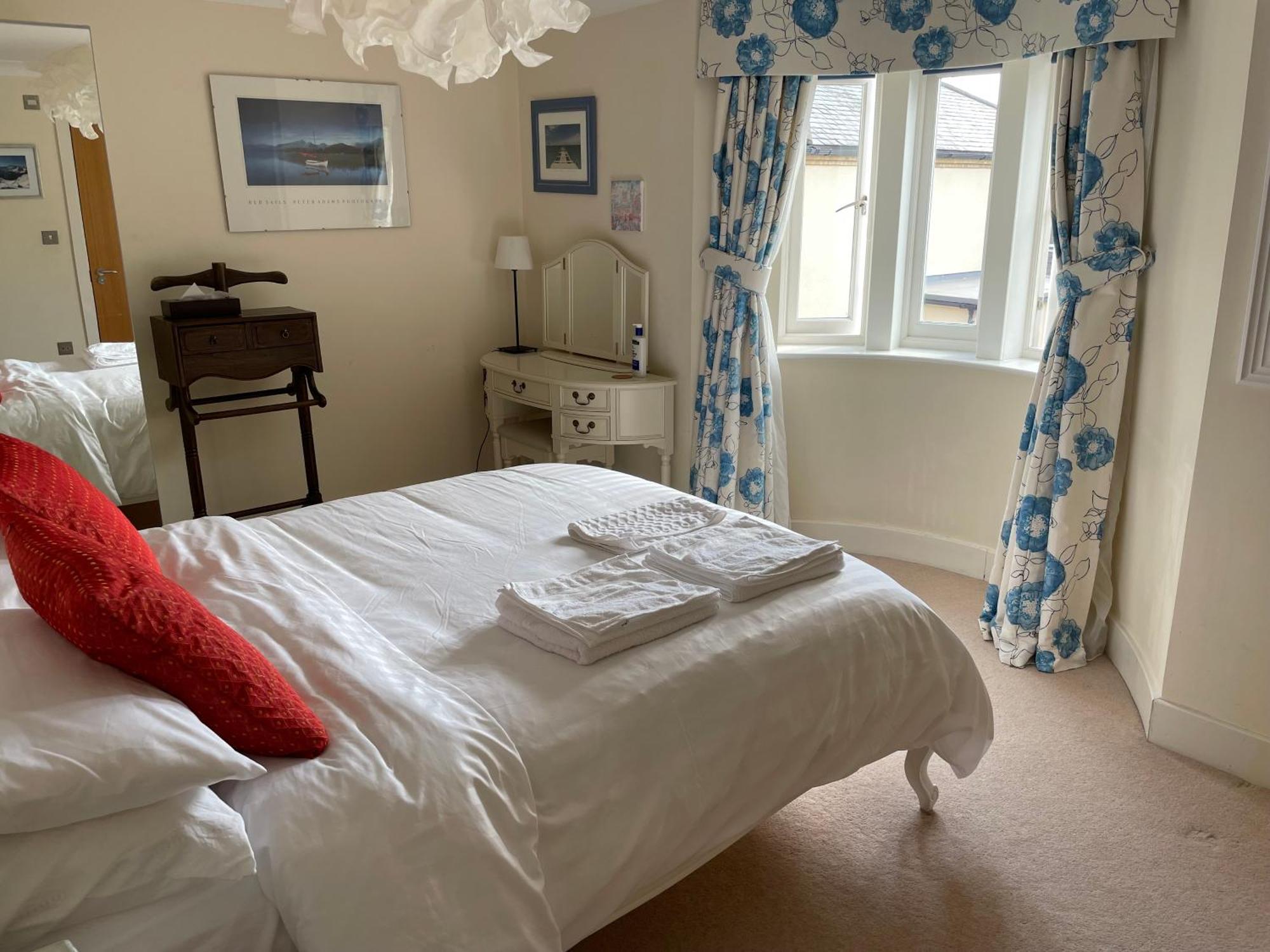 Top Floor En-Suite Double Bedrooms With Great View Of Windsor Castle & Free Parking المظهر الخارجي الصورة