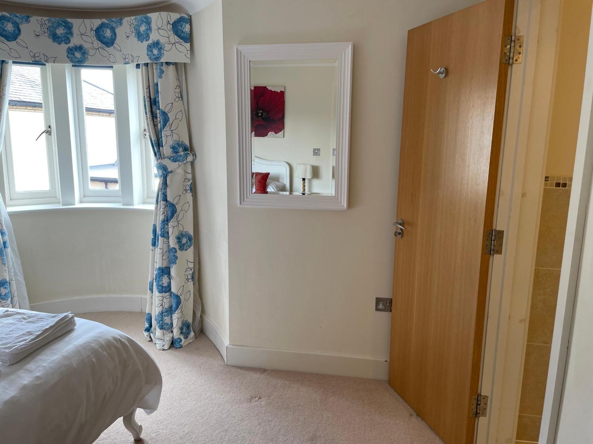 Top Floor En-Suite Double Bedrooms With Great View Of Windsor Castle & Free Parking المظهر الخارجي الصورة