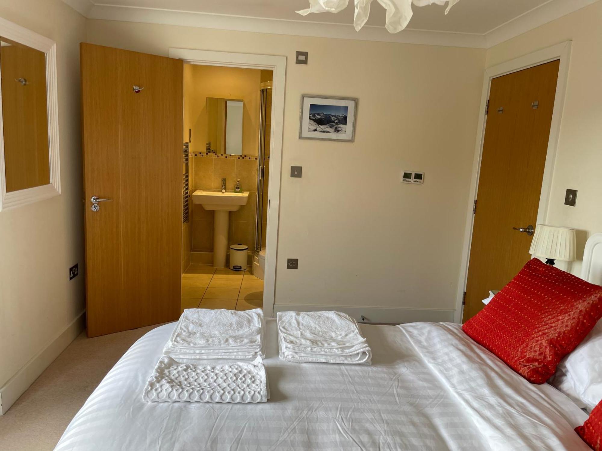 Top Floor En-Suite Double Bedrooms With Great View Of Windsor Castle & Free Parking المظهر الخارجي الصورة