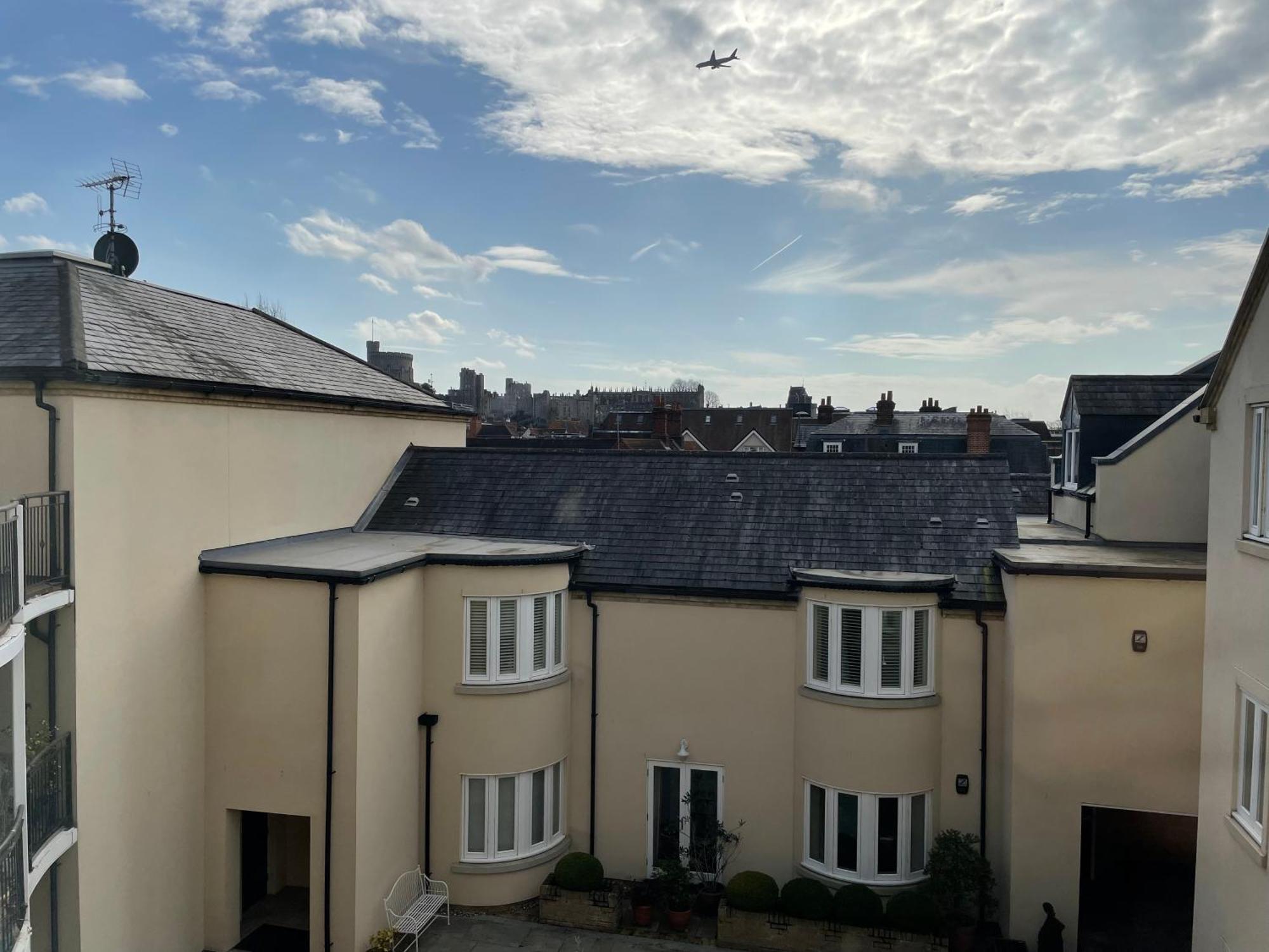 Top Floor En-Suite Double Bedrooms With Great View Of Windsor Castle & Free Parking المظهر الخارجي الصورة