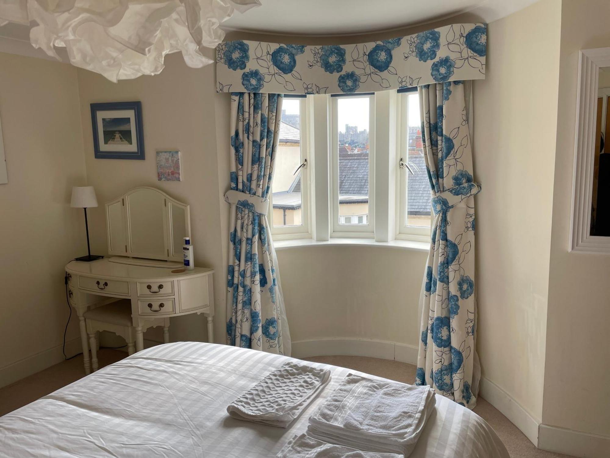 Top Floor En-Suite Double Bedrooms With Great View Of Windsor Castle & Free Parking المظهر الخارجي الصورة