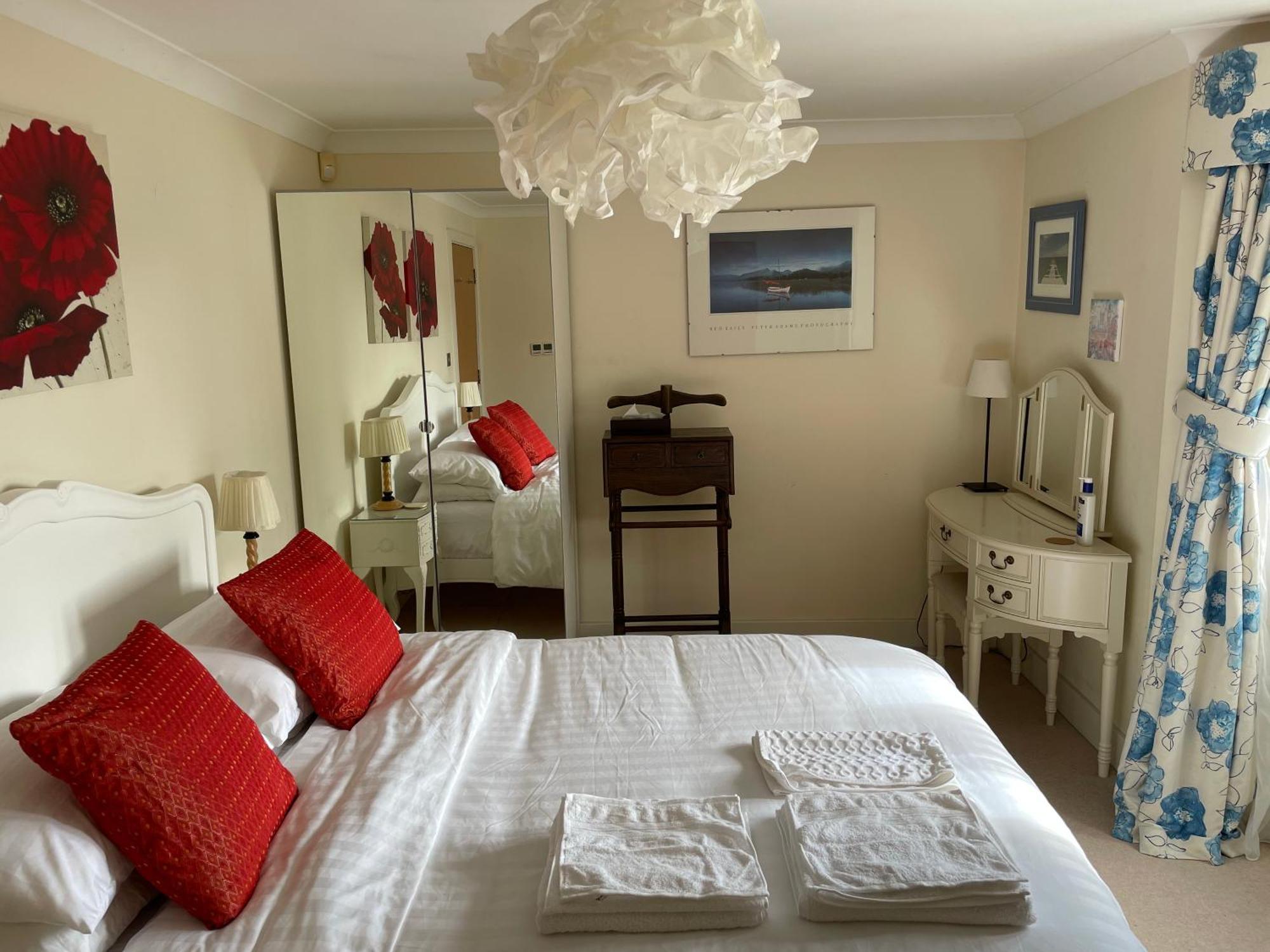 Top Floor En-Suite Double Bedrooms With Great View Of Windsor Castle & Free Parking المظهر الخارجي الصورة