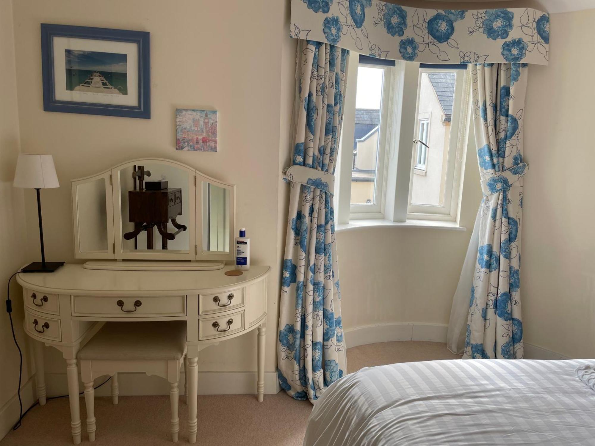 Top Floor En-Suite Double Bedrooms With Great View Of Windsor Castle & Free Parking المظهر الخارجي الصورة