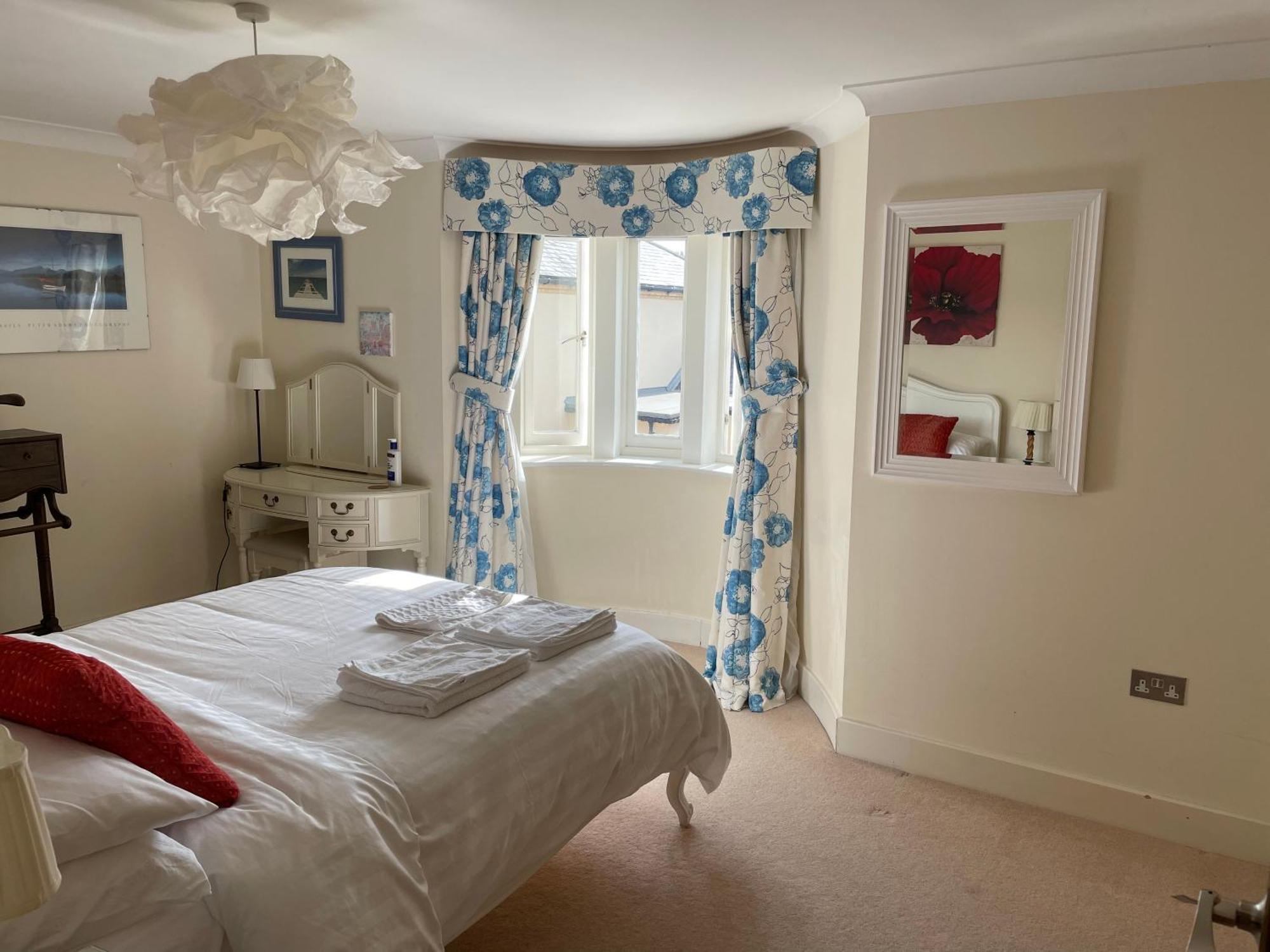 Top Floor En-Suite Double Bedrooms With Great View Of Windsor Castle & Free Parking المظهر الخارجي الصورة